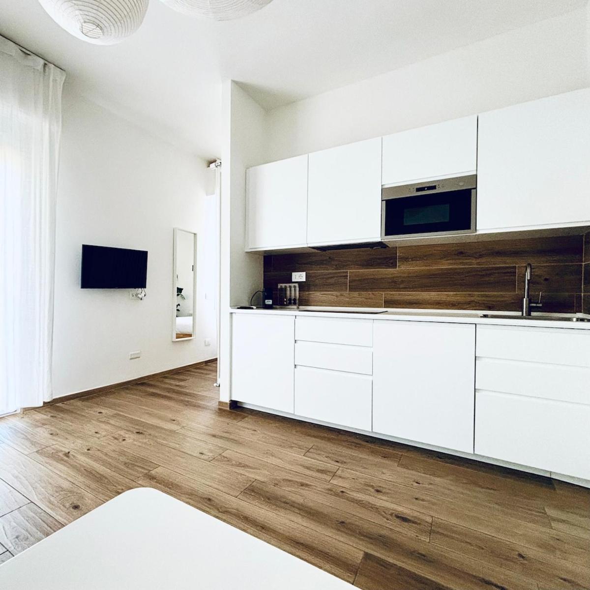 스칸디치 M4 White Monolocale Moderno E Funzionale 아파트 외부 사진